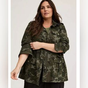 TORRID CAMO UTILITY CARGO JACKET ANORAK PLUS CURVE 00 NWT GREEN ARMY POCKETS